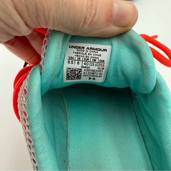 Under Armour Breathe Colorful Strappy Gym Lace Up Tennis Shoes Sneakers Size 8.5 - Picture 2 of 9